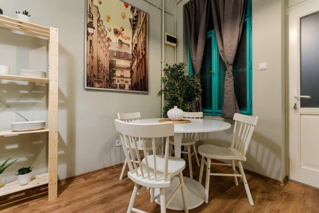 Cosy Apartment In Party District K30 Budapeste Exterior foto