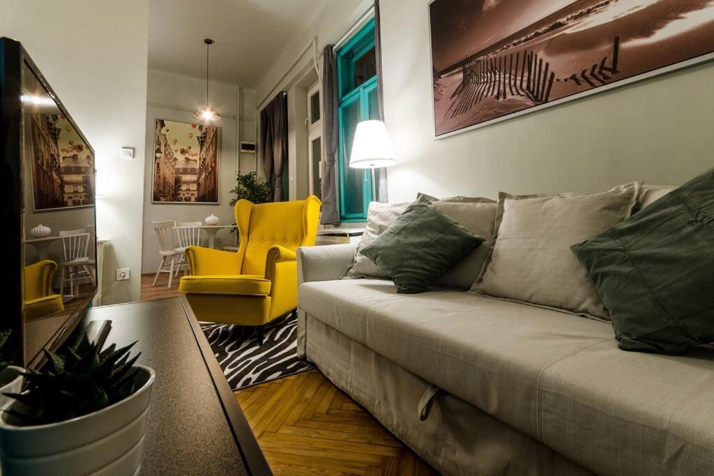 Cosy Apartment In Party District K30 Budapeste Exterior foto