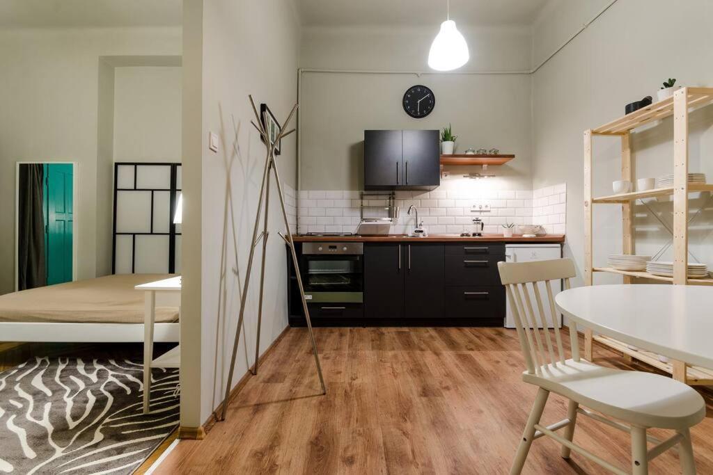 Cosy Apartment In Party District K30 Budapeste Exterior foto